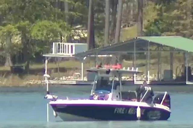 <p>Three people died and others were injured during a boating collision udring a fishing comptetition in Alabama </p>