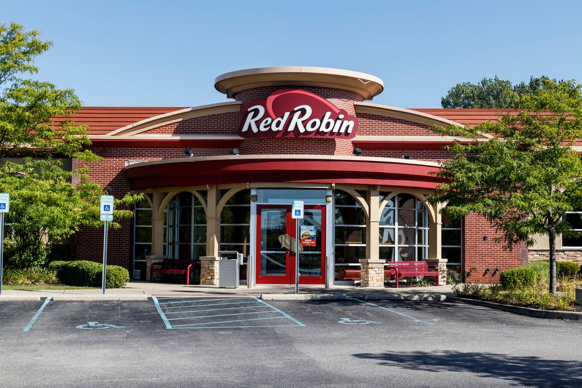 Red Robin customers fume as website crashes during bottomless burger pass sale Red Robin customers fume as website crashes during bottomless burger pass sale