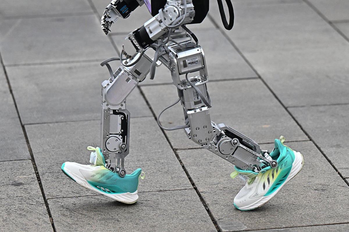 What happened when robots raced humans in world-first half-marathon