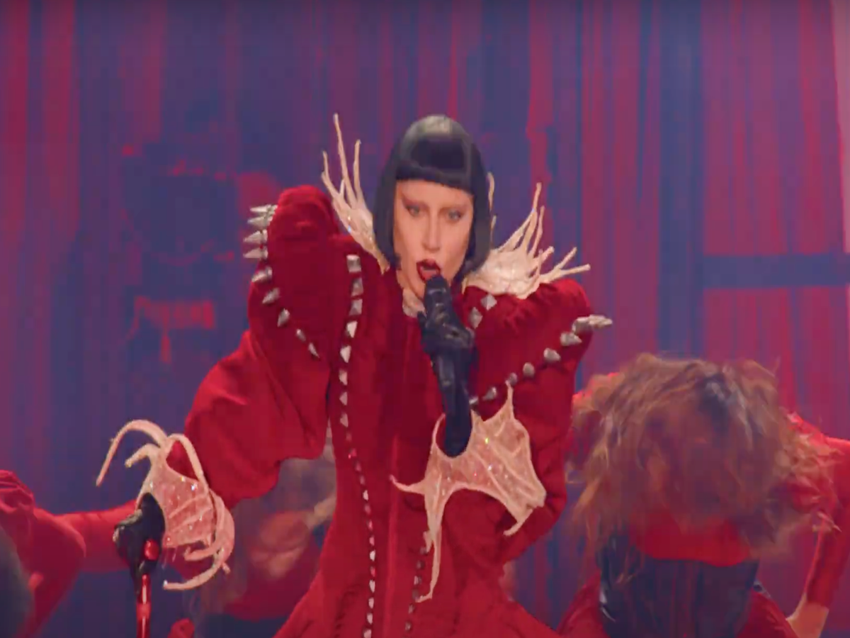 Lady Gaga praised for handling microphone malfunction during Coachella set | The Independent