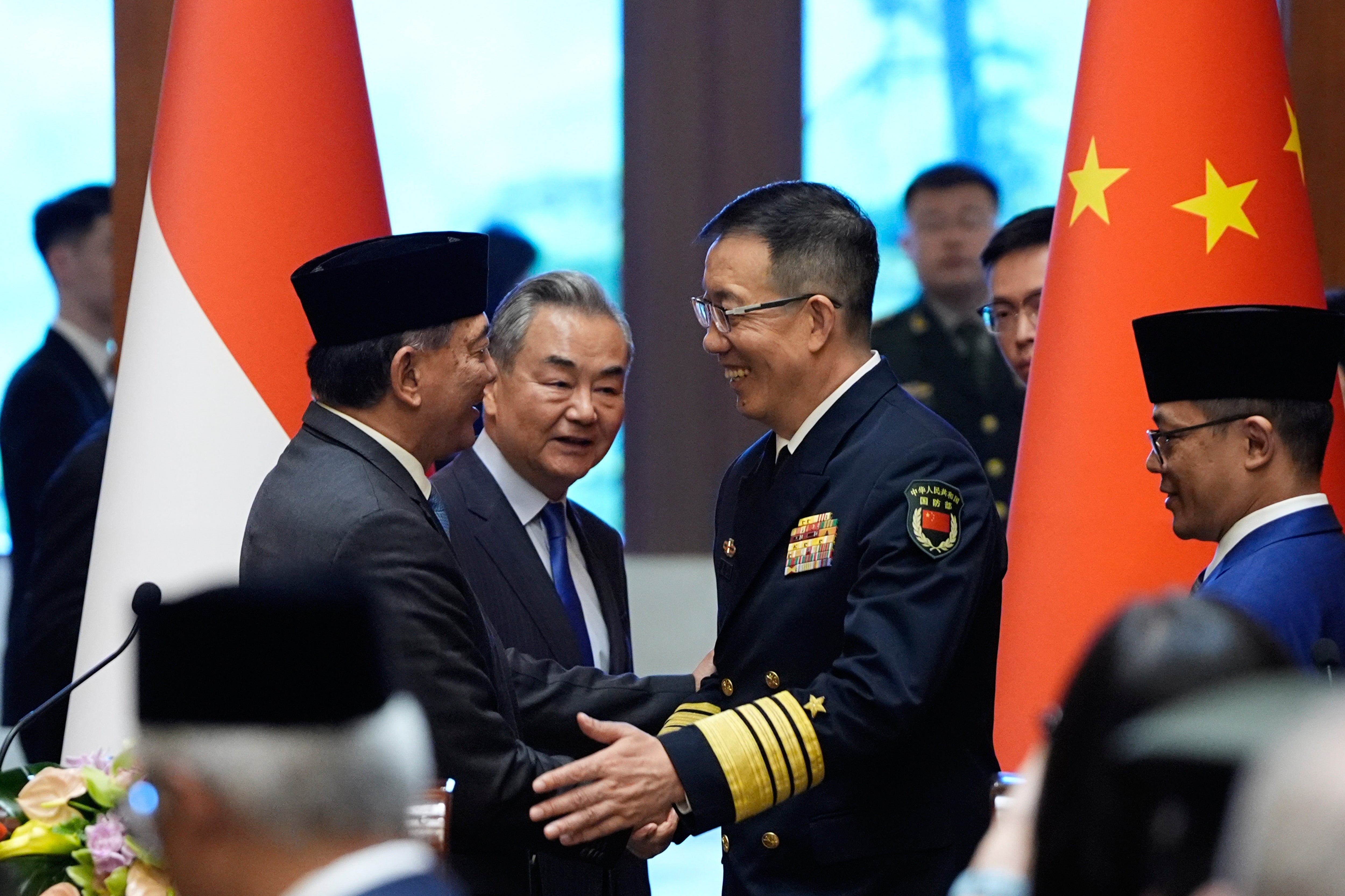 <p>Indonesian Defence Minister Sjafrie Sjamsoeddin and Chinese Defence Minister Dong Jun</p>
