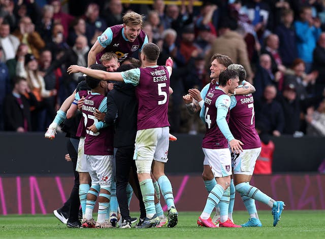 <p>Burnley celebrate victory over Sheffield United and promotion to the Premier League</p>