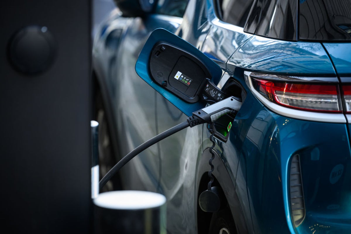 UK car industry issues warning over electric vehicle targets