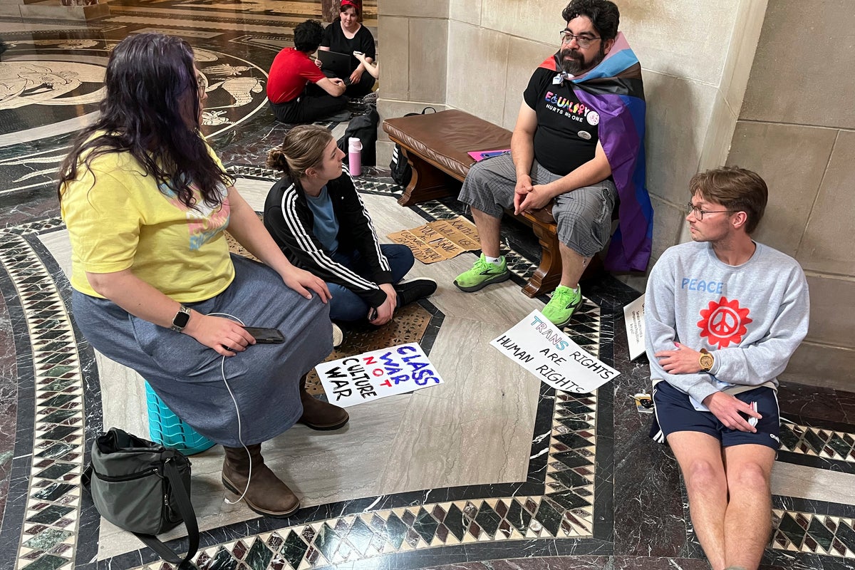 Nebraska Lawmakers Advance Bill Banning Transgender Students from Sports, Restrooms