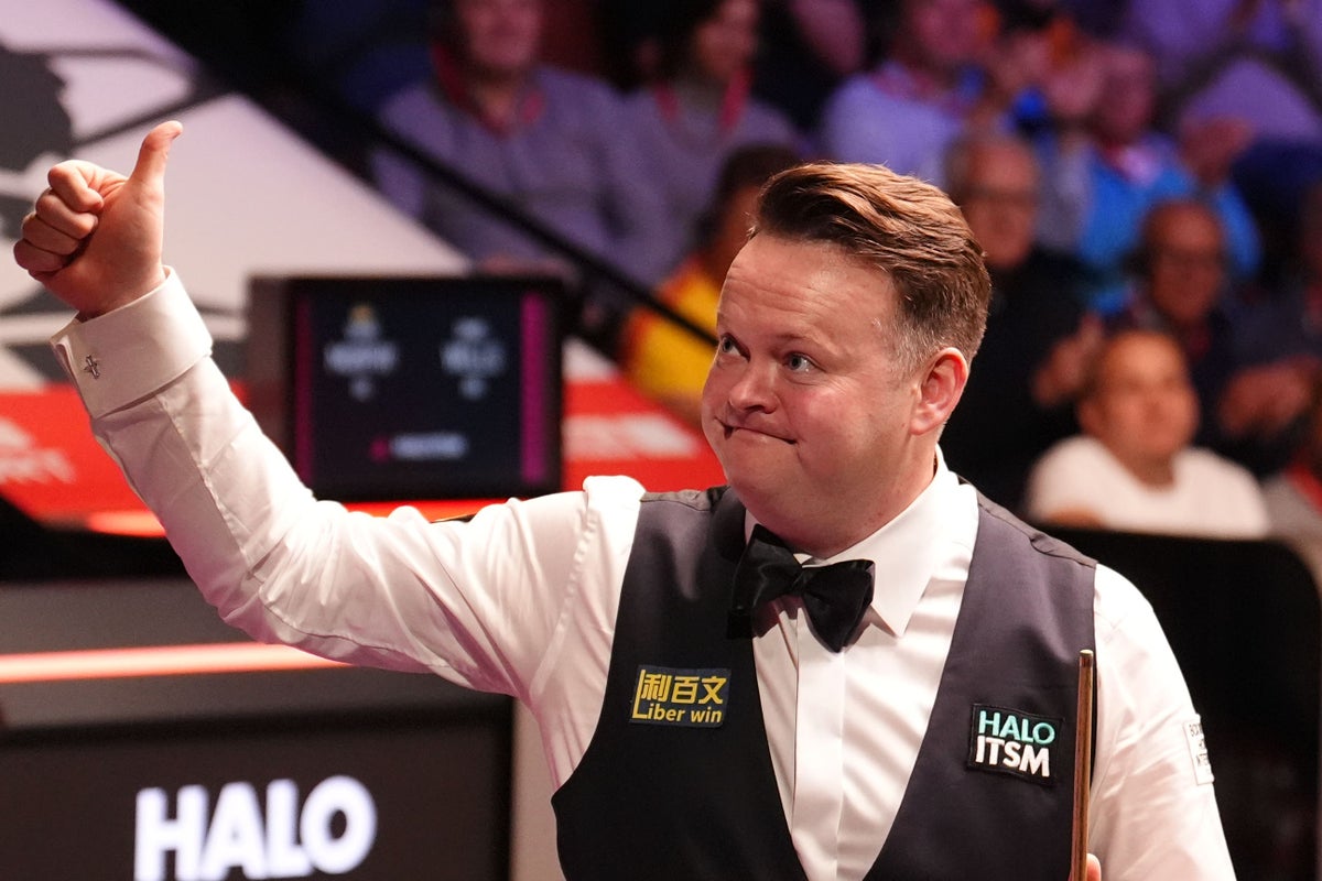 Shaun Murphy thanks Peter Ebdon for helping him perform &lsquo;complete 180&rsquo;