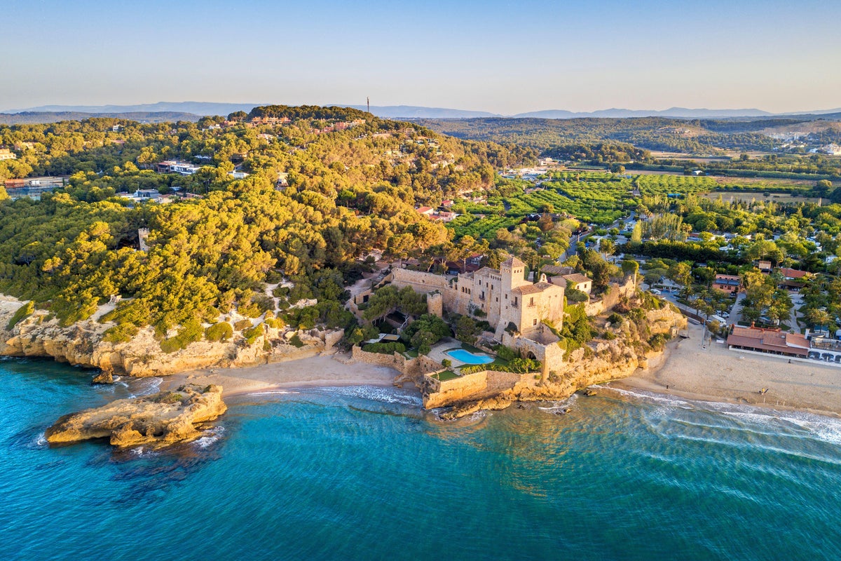 From secluded bays to family-friendly shores, discover the Costa Dorada’s bucket-list beaches