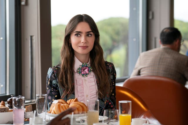 <p>Desde 2020, ‘Emily en París’ ha seguido las aventuras de una ejecutiva de marketing estadounidense que busca el amor y el éxito profesional en Europa</p>