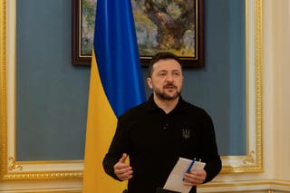 O presidente da Ucrânia, Volodymyr Zelensky, entrega uma conferência de imprensa em Kiev em 22 de abril de 2025, em meio à invasão russa da Ucrânia