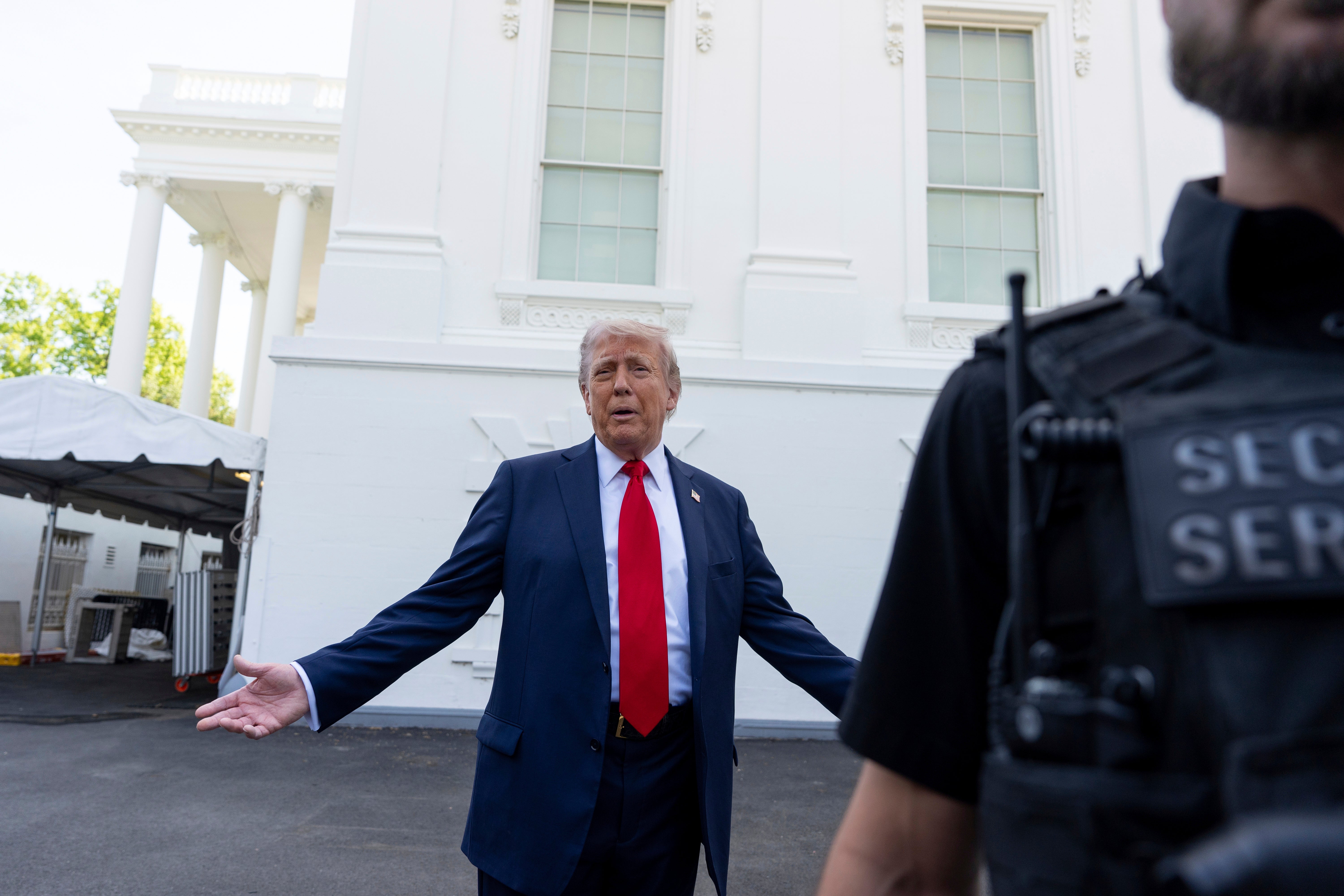 TRUMP-BUFETES JURIDICOS