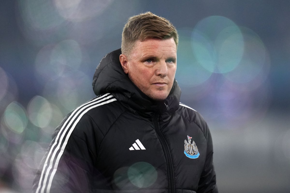 Newcastle boss Eddie Howe returns to work after recovering from pneumonia