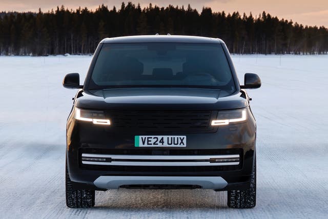 <p>The new electric Range Rover has been caught cold-weather testing in Sweden</p>