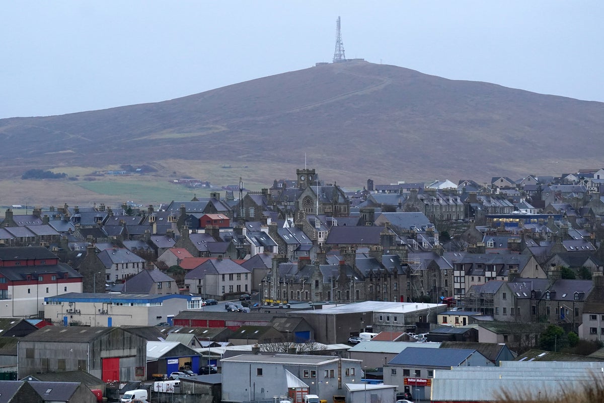 Cruise ship with gastroenteritis outbreak on board allowed to dock at tiny island town