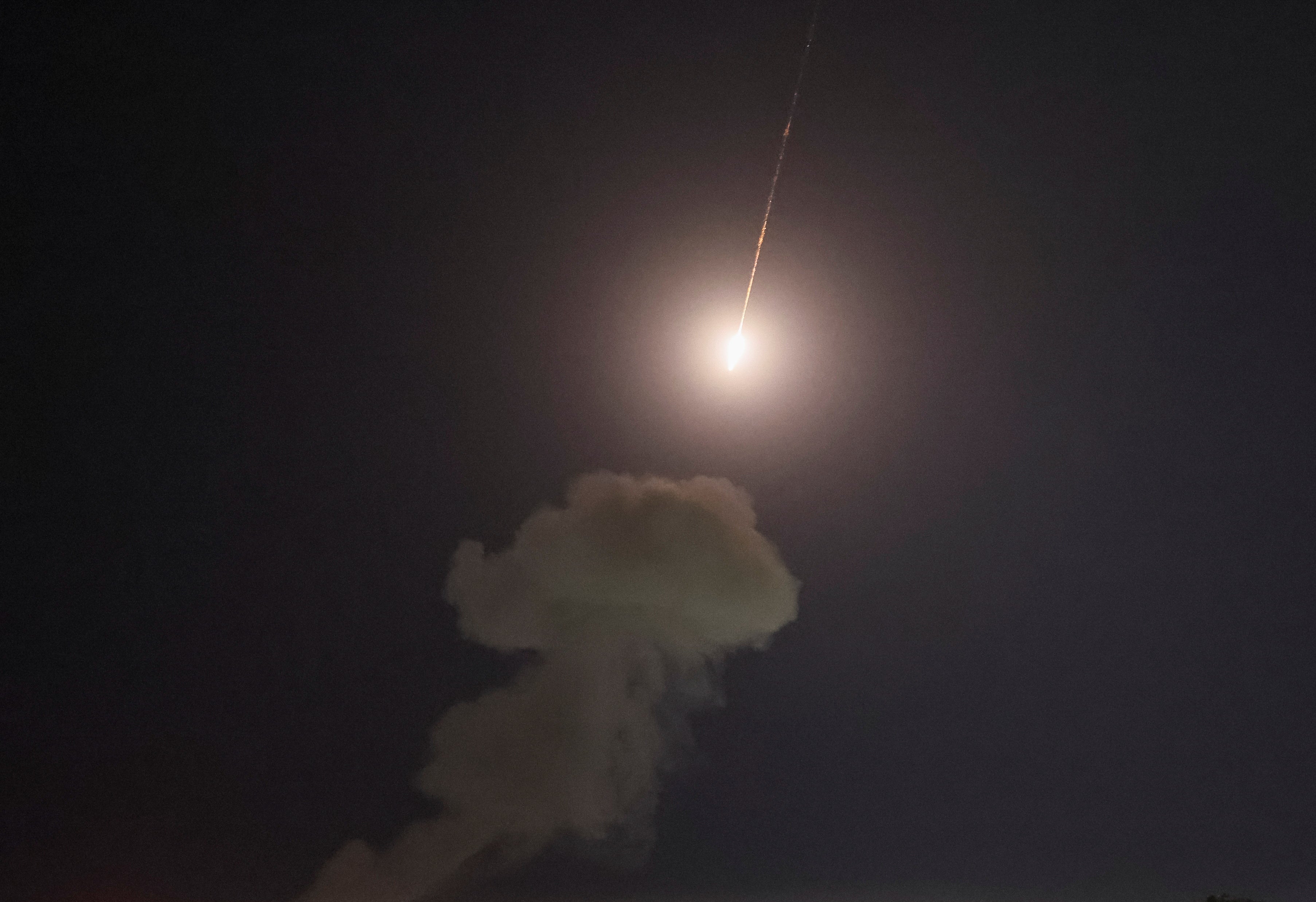 A ballistic missile flies in the sky over the city during a Russian missile and drone strike, amid Russia's attack on Ukraine, in Kyiv, Ukraine 24 April 2025