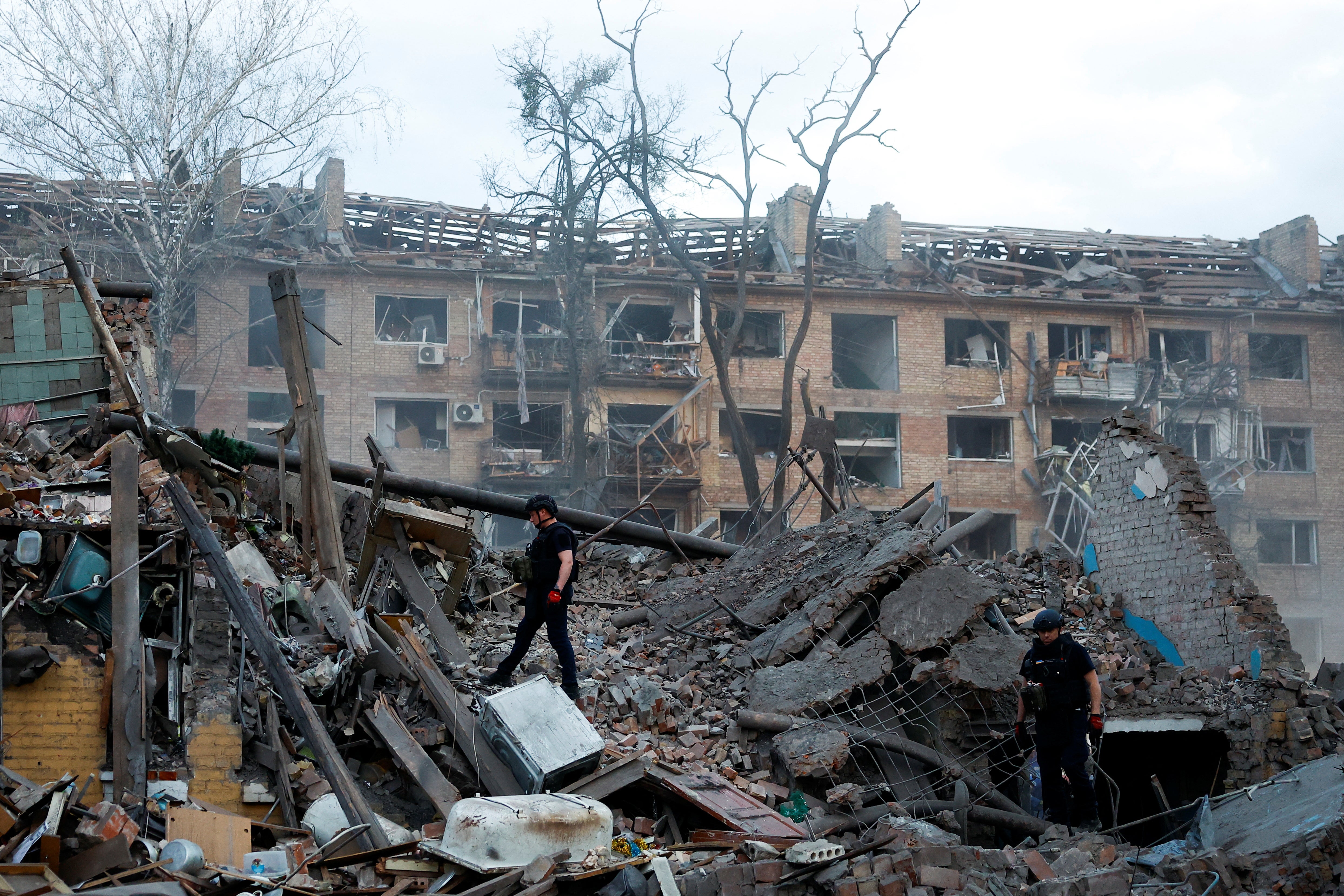 Police officers inspect the site of a building hit by a Russian ballistic missile strike, amid Russia's attack on Ukraine, in Kyiv, Ukraine 24 April 2025