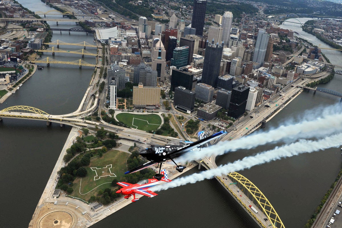 Rob Holland, famed aerobatic pilot, dies in crash before Virginia airshow
