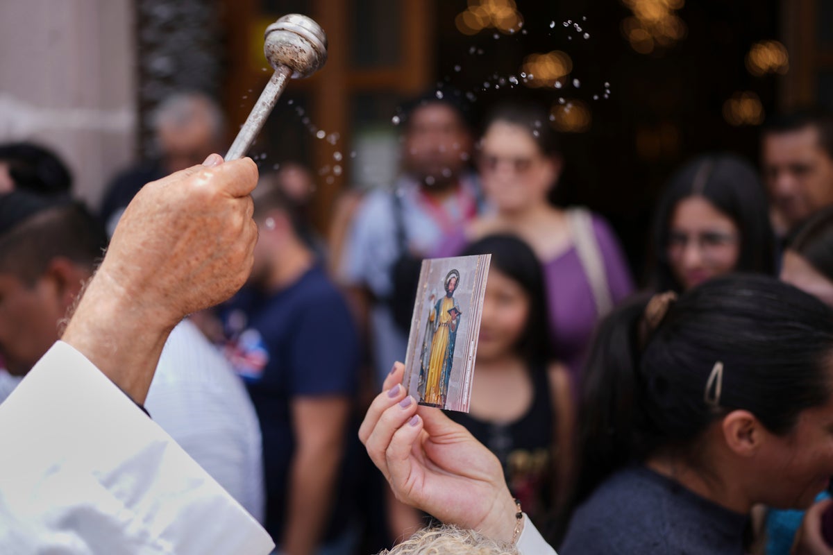 Thousands flock to central Mexico to celebrate Saint Marks Day