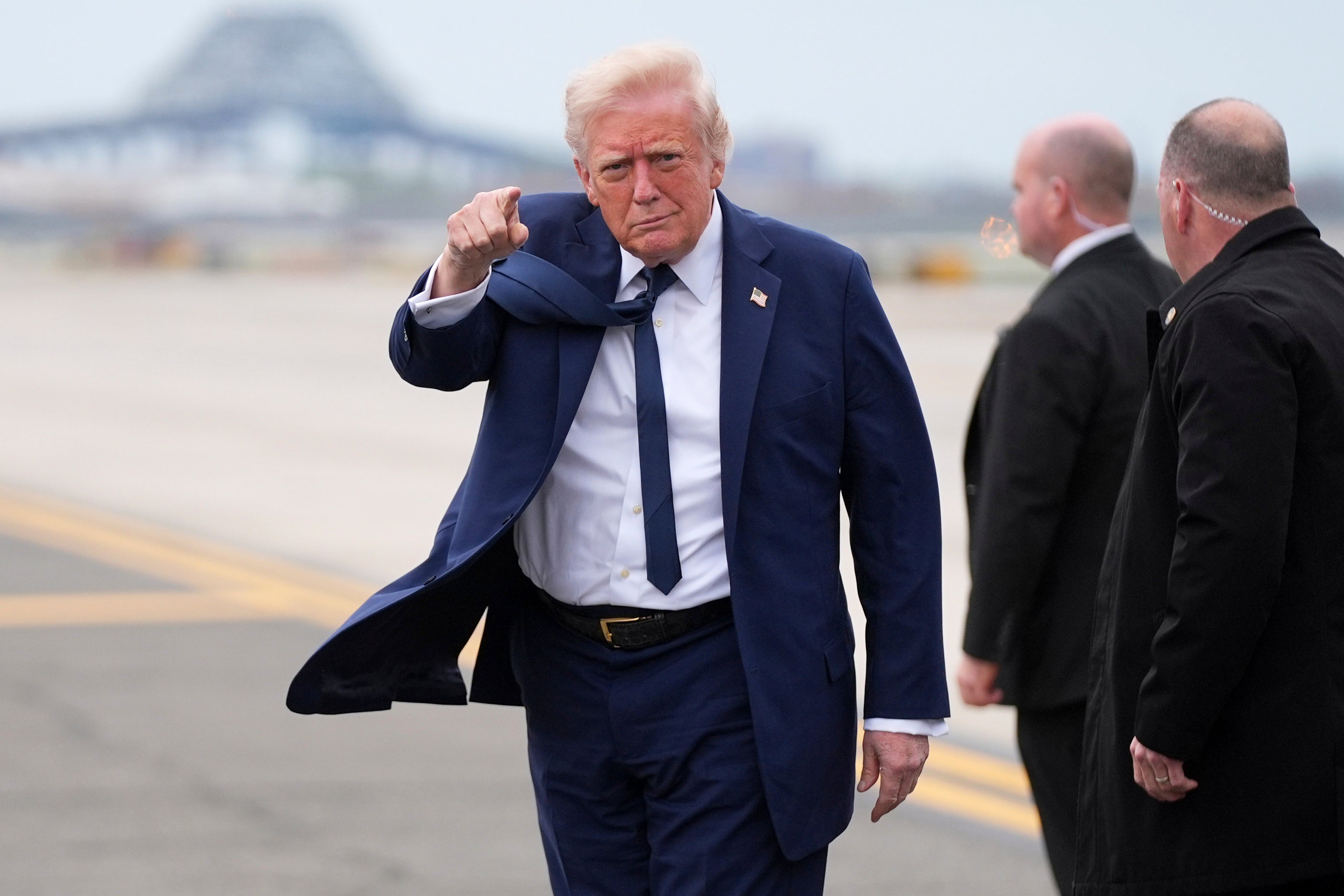 AP SONDEO-TRUMP-100 DÍAS