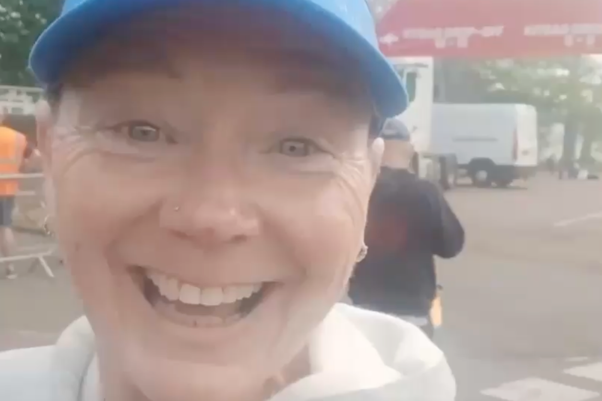 Woman runs London marathon topless after her double mastectomy thumbnail