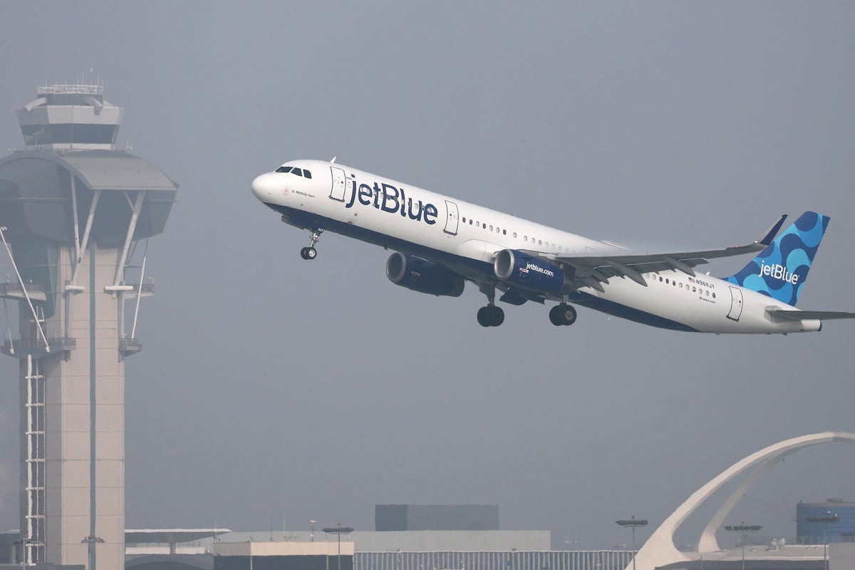Passengers injured after JetBlue flight makes emergency landing in Tampa with flight control issue