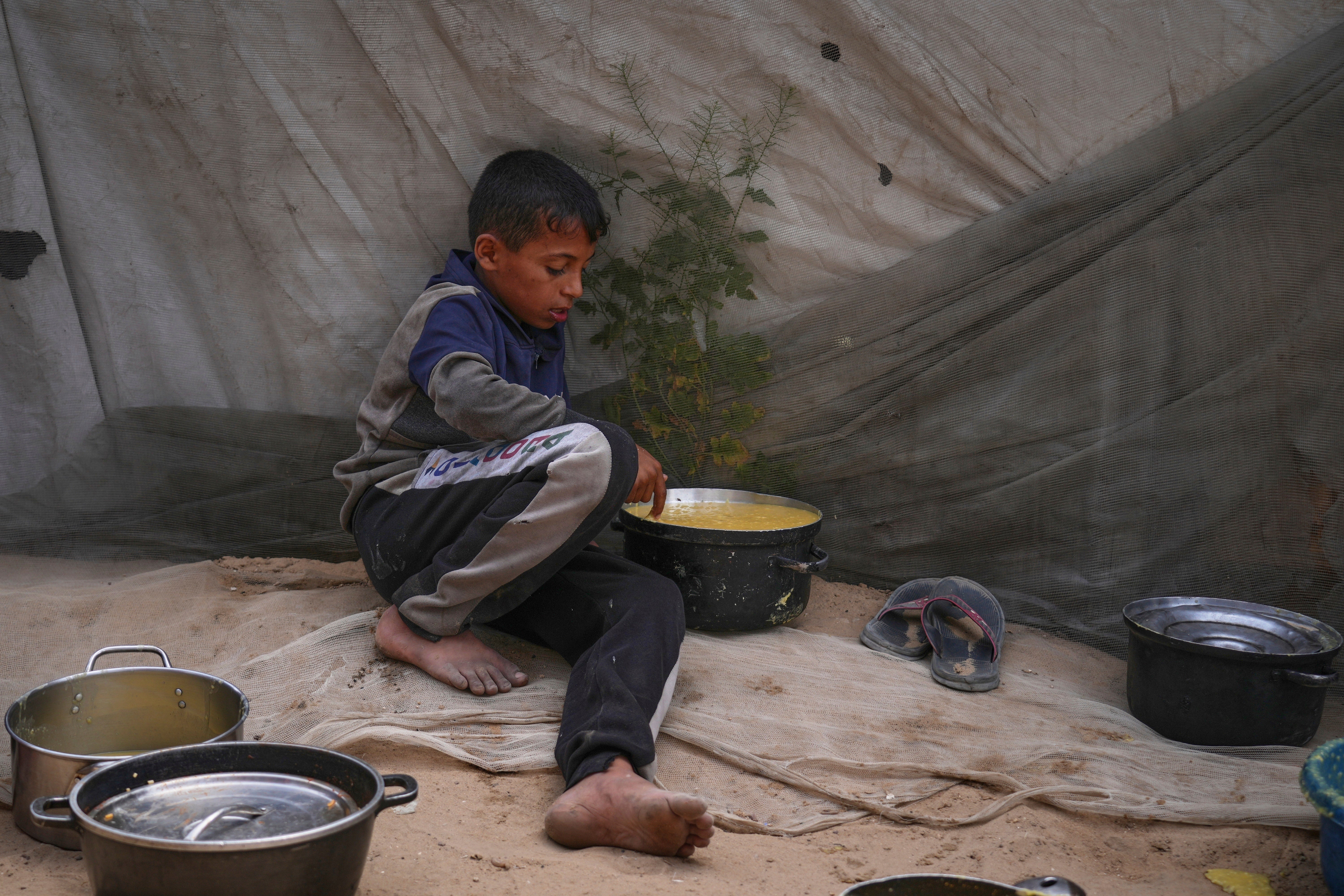 APTOPIX Mideast Wars Feeding Gaza's Families