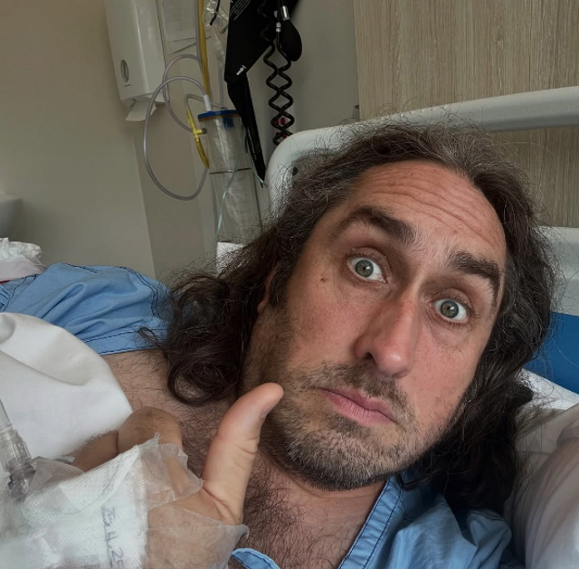 <p>Comedian Ross Noble shares selfie from hospital bed</p>