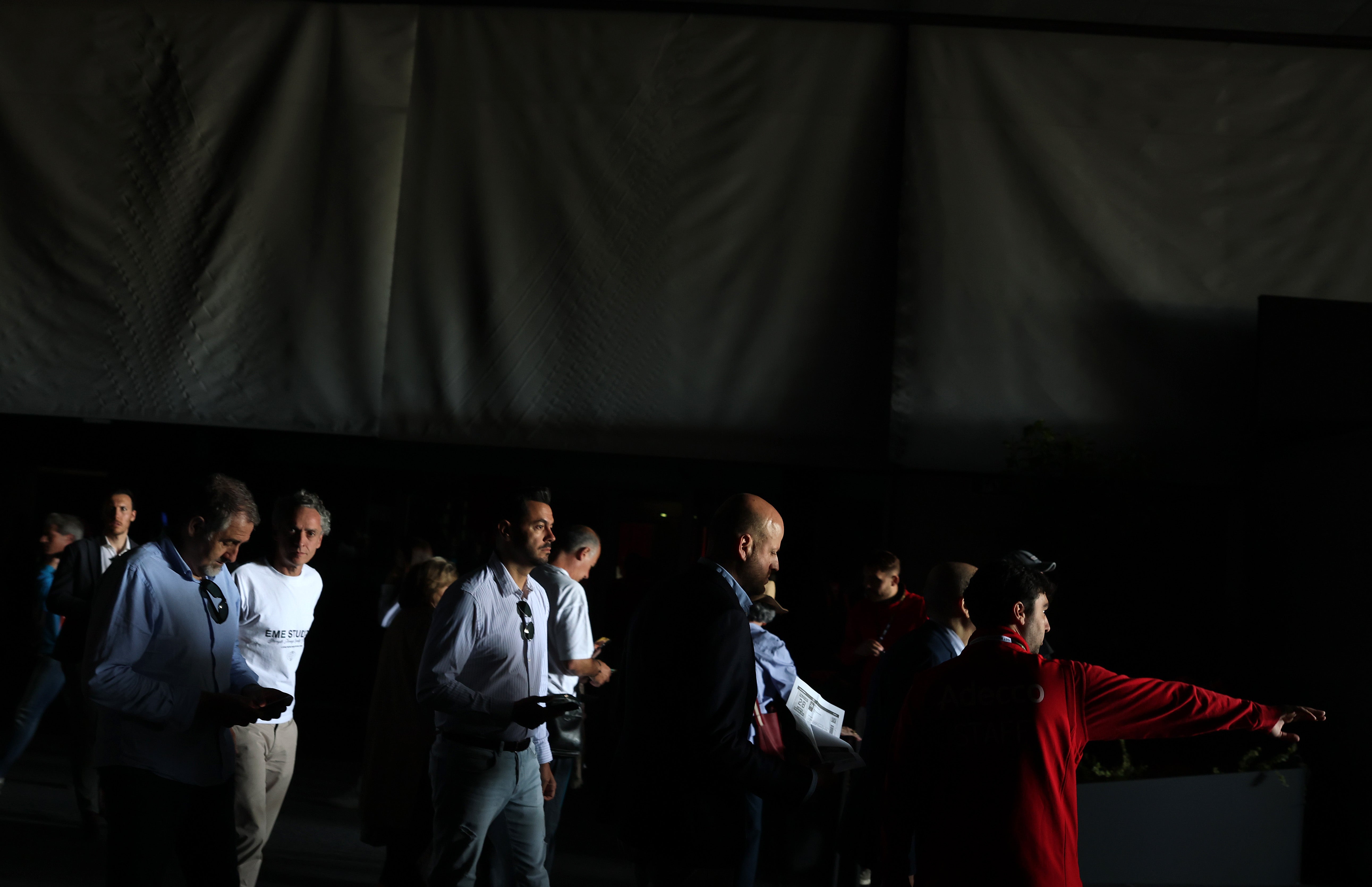 <p>Scenes during the power outage in Madrid</p>