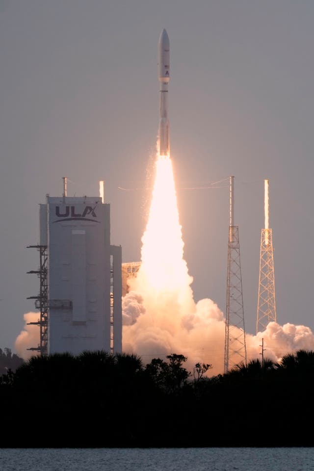 AMAZON-SATELITES