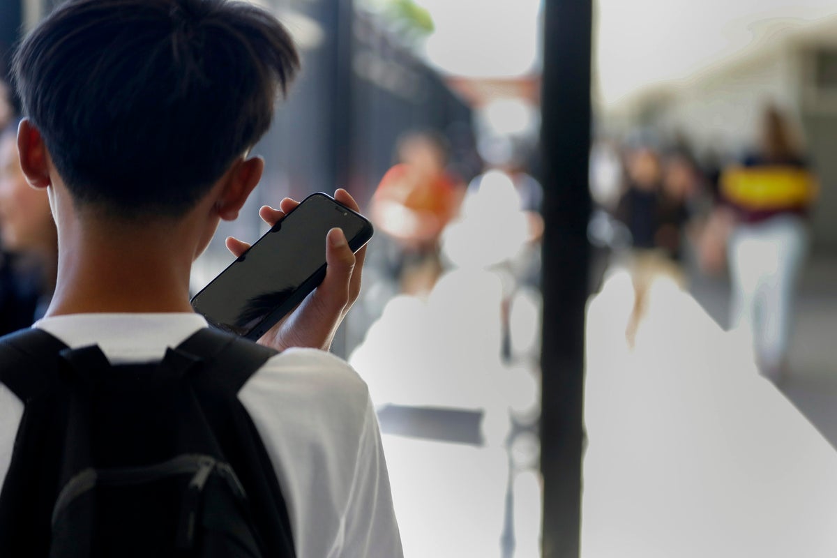 New York lawmakers agree on plan for bell-to-bell school cellphone ban