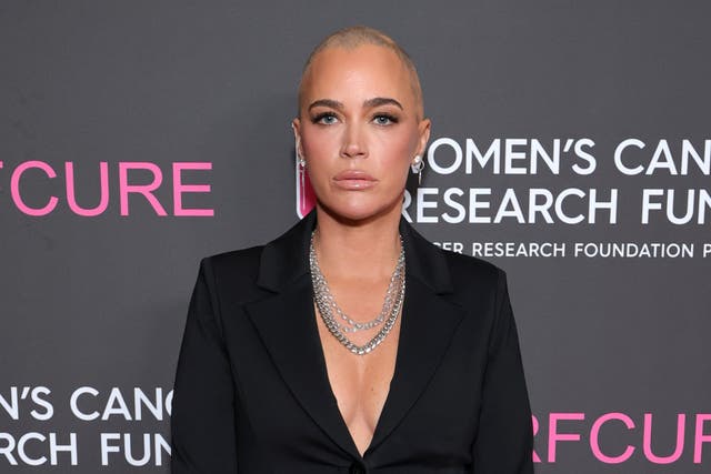 <p>Teddi Mellencamp ditches her wig and embraces her brain surgery scars amid cancer battle</p>