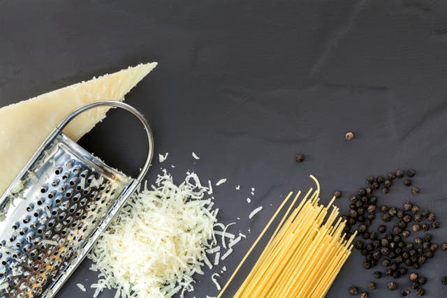 <p>Ingredients for pasta with pecorino and pepper</p>