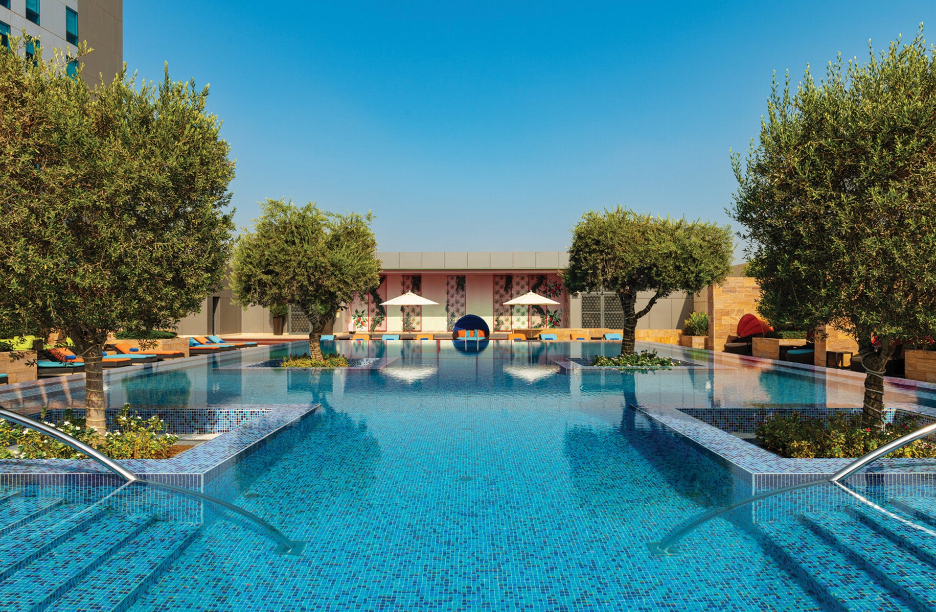 Aloft Abu Dhabi is well located for sightseeing