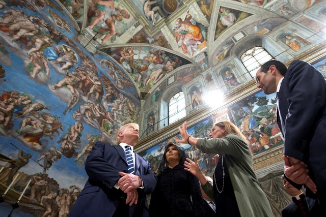 <p>El presidente Donald Trump ha sugerido que él debería ser el próximo papa, una afirmación que ha suscitado diversas reacciones en las redes sociales</p>