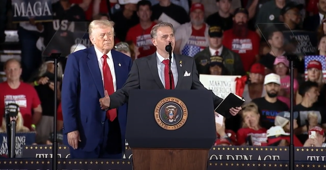 <p>CNN senior political commentator Scott Jennings appears onstage at Donald Trump's first 100 days rally in Michigan. The network says it has no problem with the appearance, as Jennings is not a full-time employee.</p>
