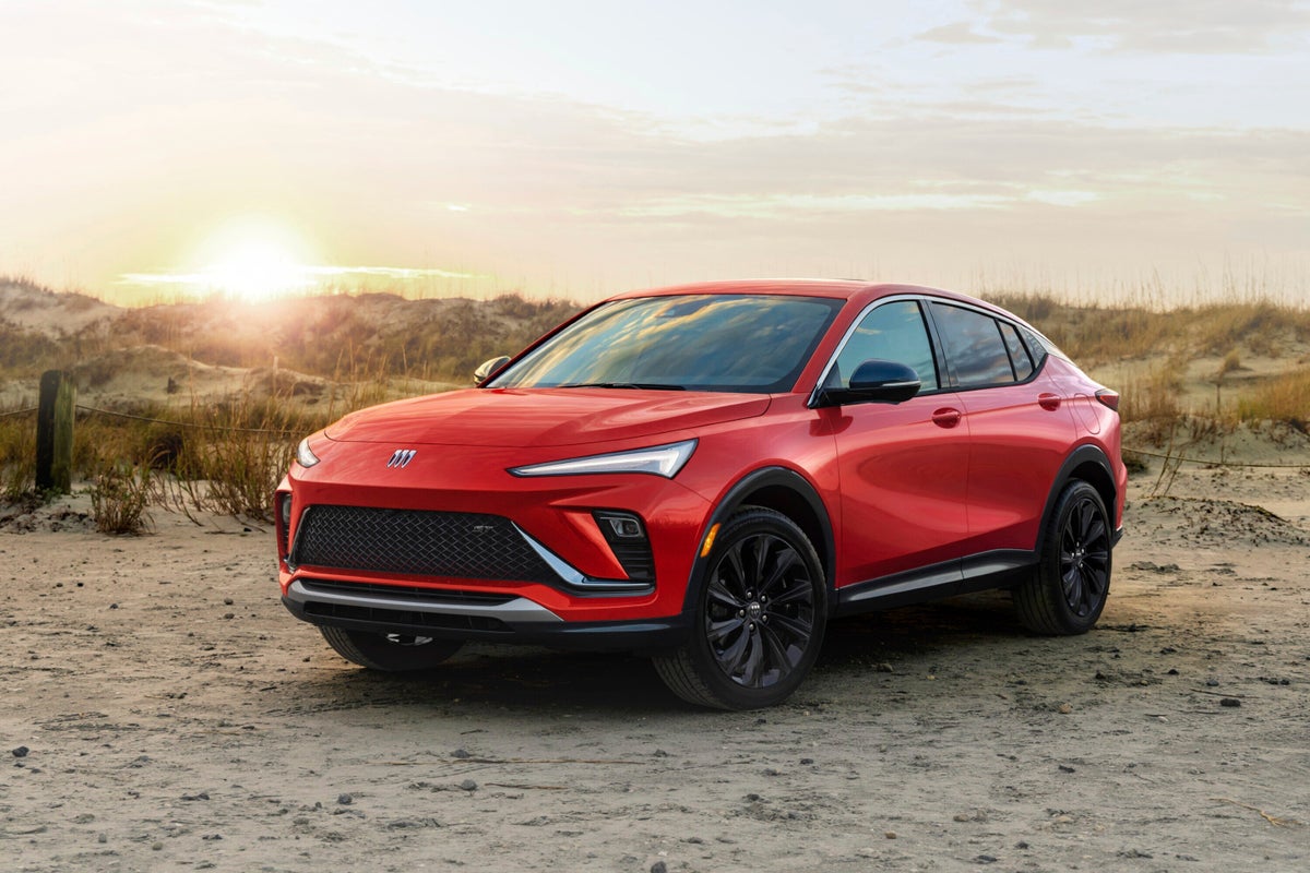Edmunds stylish SUV test: Buick Envista vs. Nissan Kicks