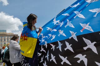 Ukrainians wrote the names of missing people on a placard during a rally in support of prisoners of war and the missing at Independence Square in Kyiv on 30 April