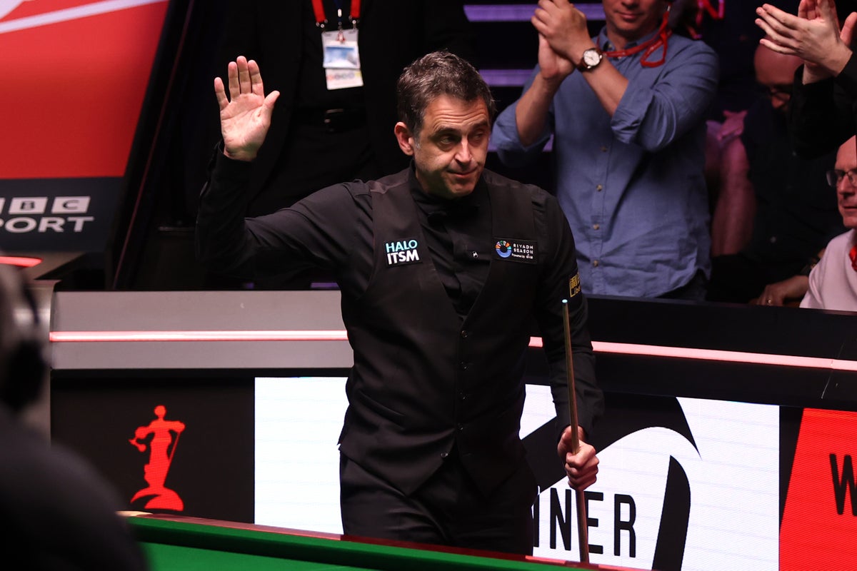 Ronnie O’Sullivan holds off Si Jiahui as Judd Trump surges into semi-final meeting with Mark Williams