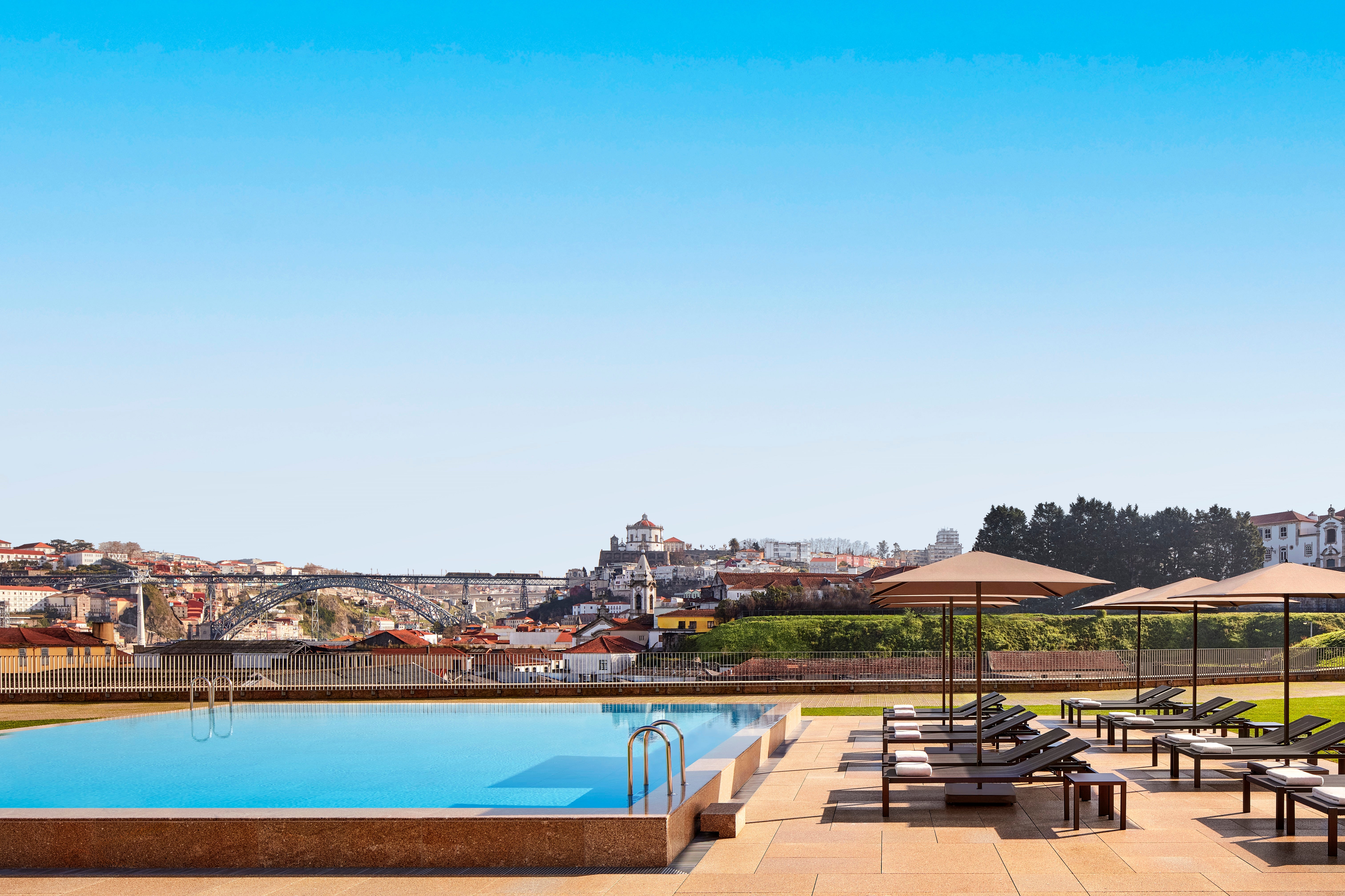 The outdoor swimming pool at Tivoli Kopke Porto Gaia Hotel