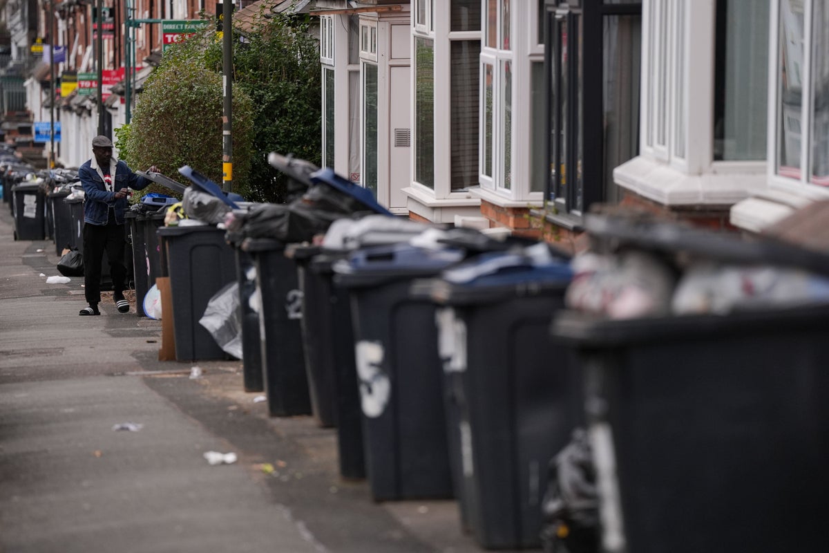 Council must ‘come to its senses’, union chief says amid fresh bin strike talks