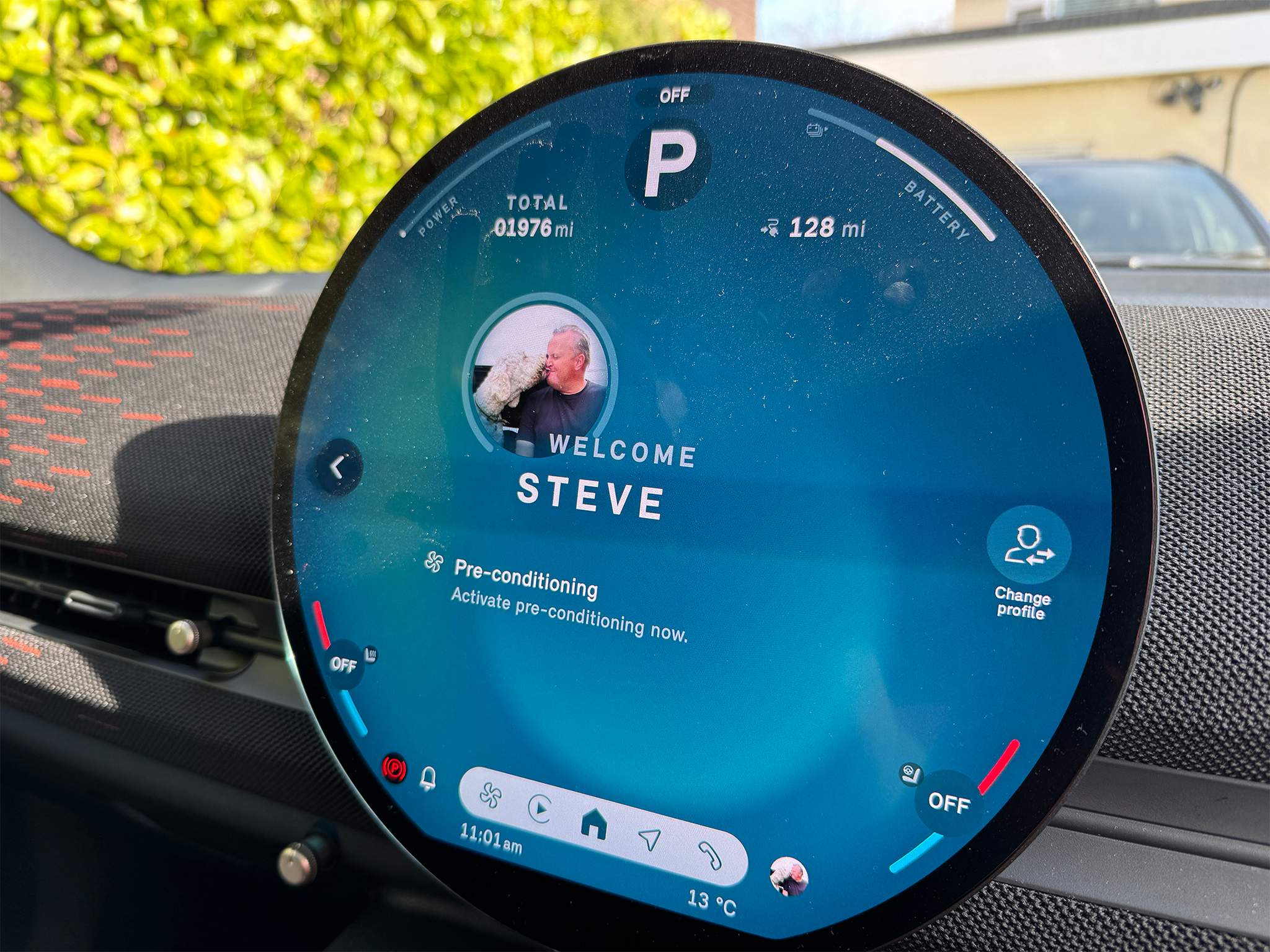 The Mini Aceman’s iconic round driver display is a delight to use