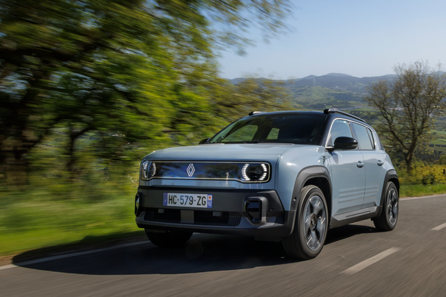 <p>For a supposed family-friendly SUV, the Renault 4 is lacking in some key practicalities</p>