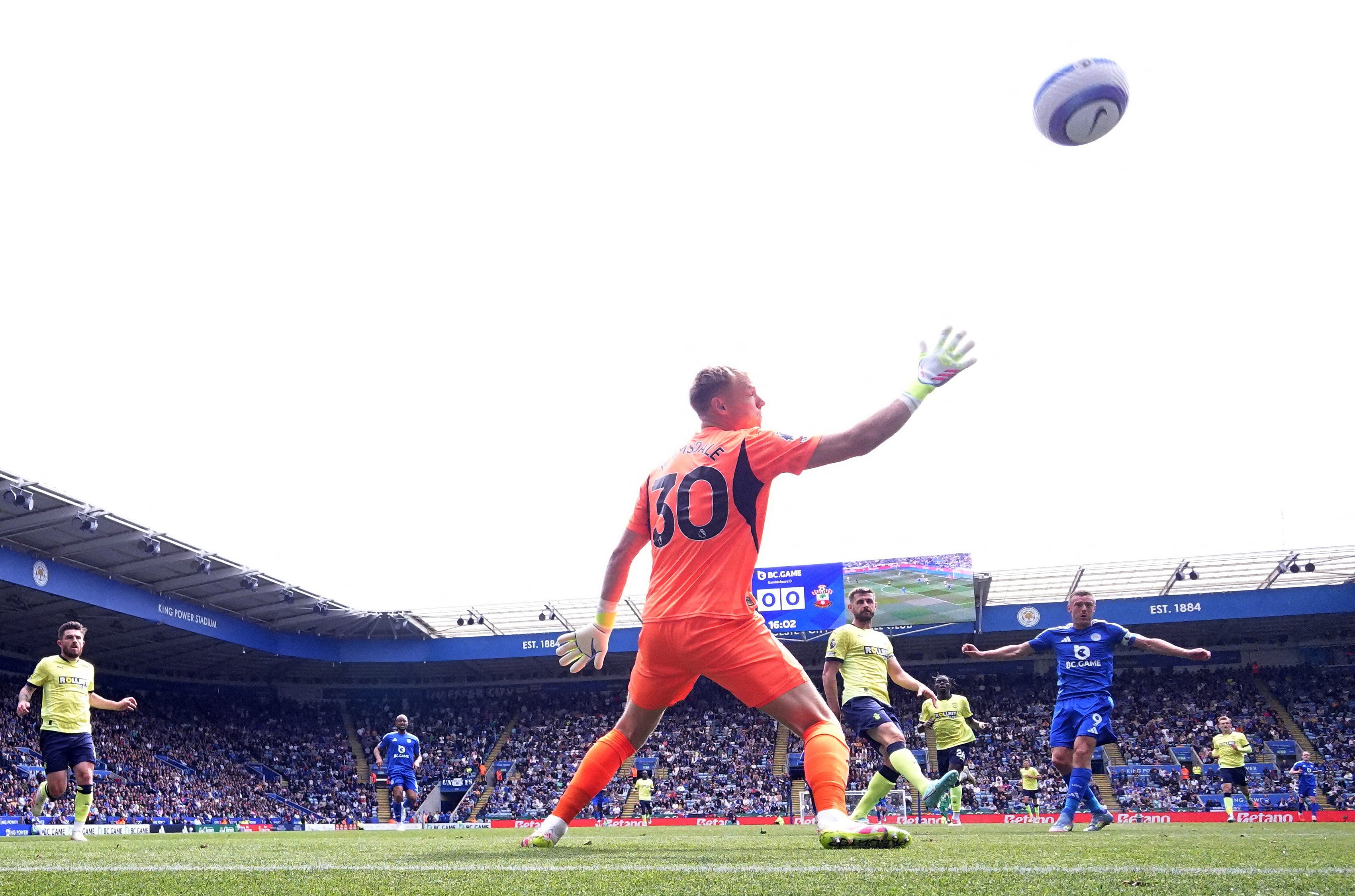 Vardy, vpravo, spálenie prvého účelu Leicesteru z hry