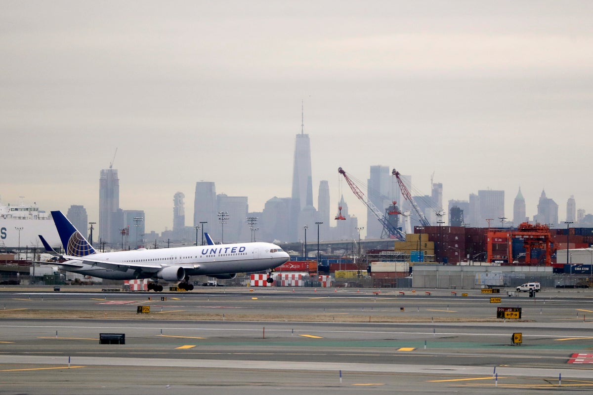 What to know about flight delays and cancellations at Newark airport