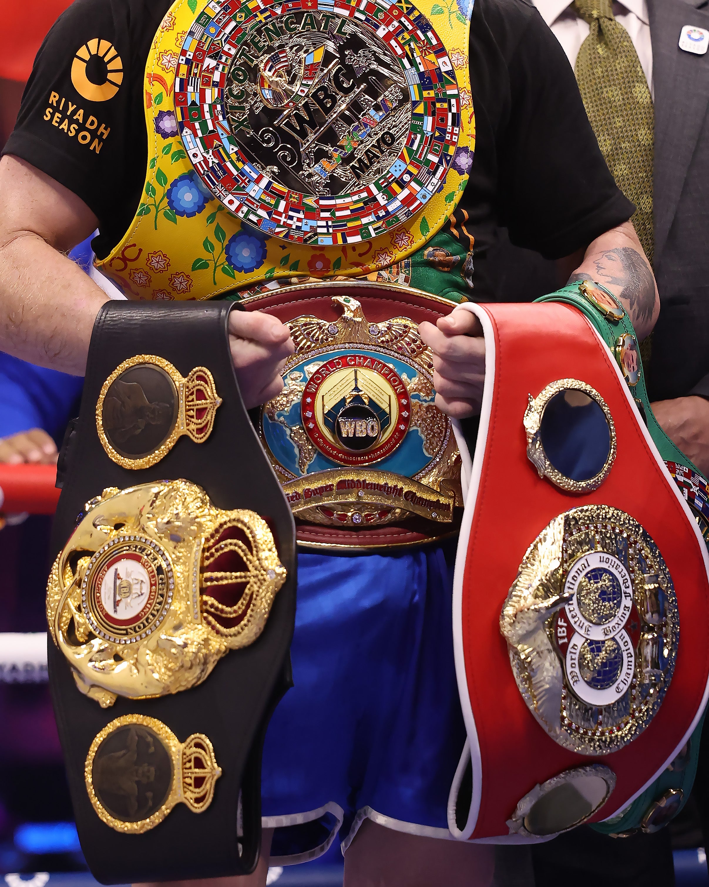 Canelo equipped with all gold