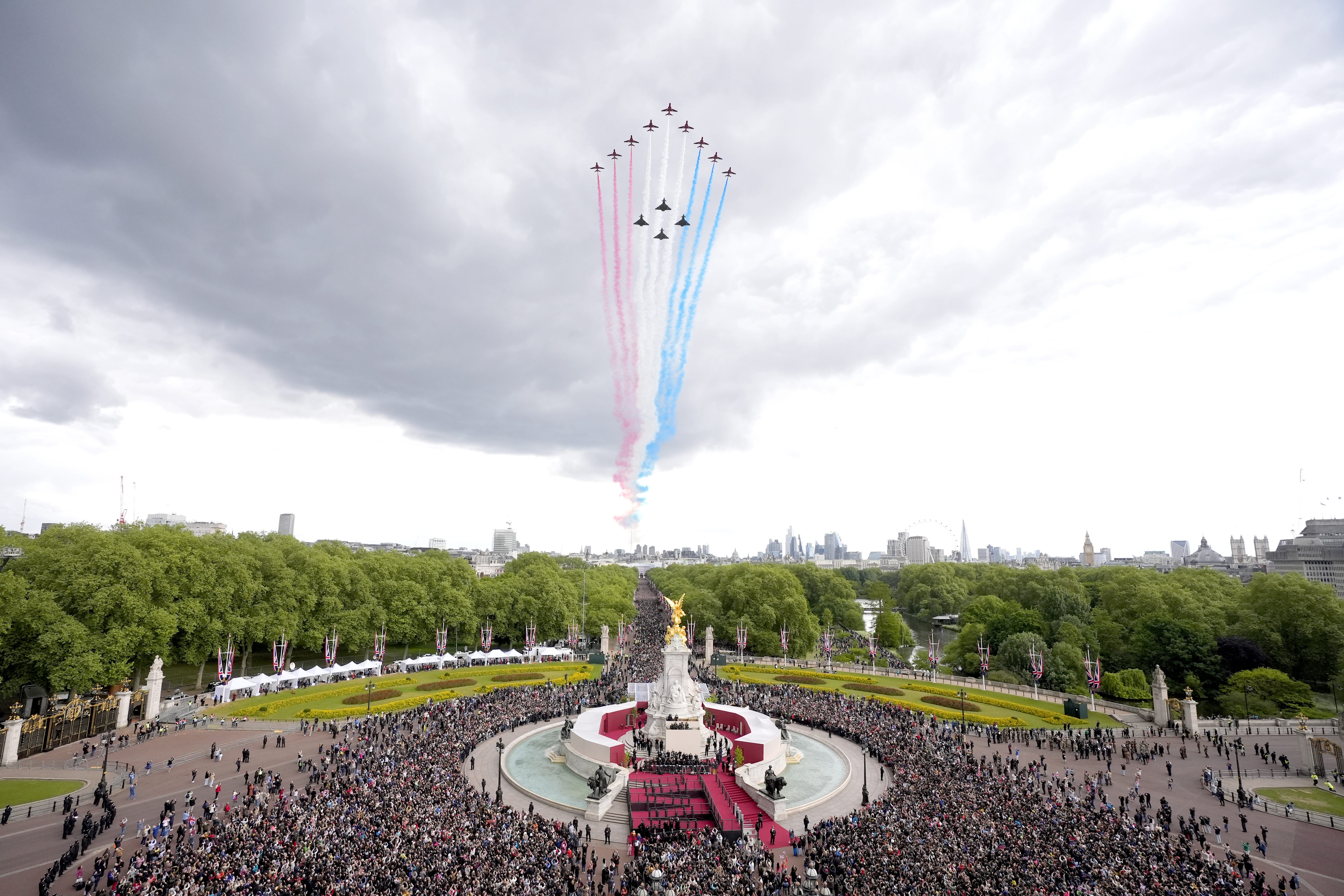 The Red Arrows fly over Buckingham Palace (Andrew Matthews/PA)