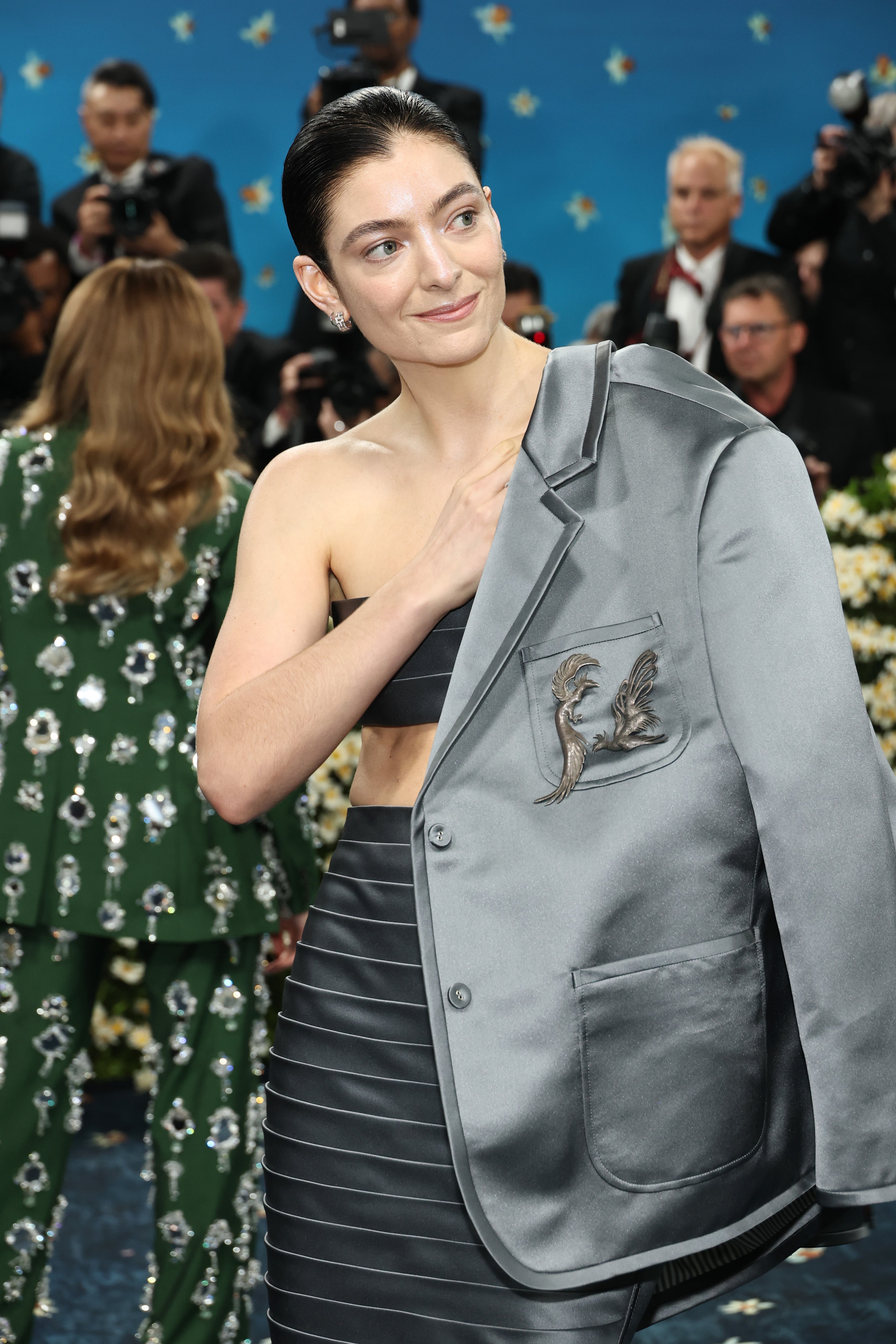 The singer showed up in a soft metallic outfit comprised of a floating bra, matching mid-rise skirt, and blazer jacket