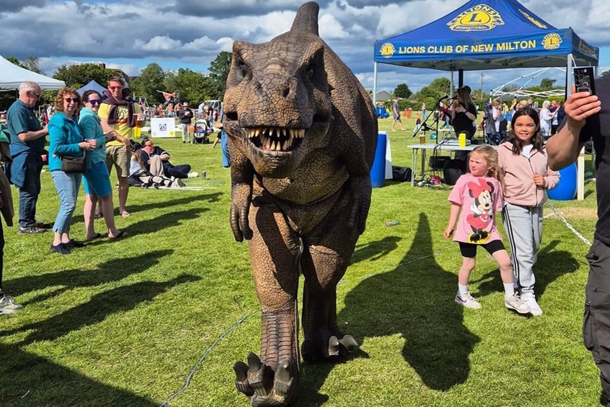 Family business heartbroken' after dinosaurs stolen from car park