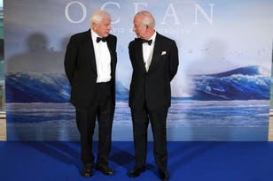 King ‘can’t believe’ David Attenborough’s age as pair walk blue carpet