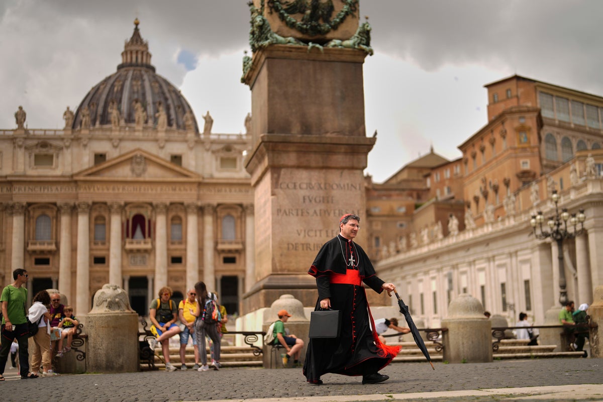 AP PHOTOS: Pre-conclave cardinal meetings come to an end