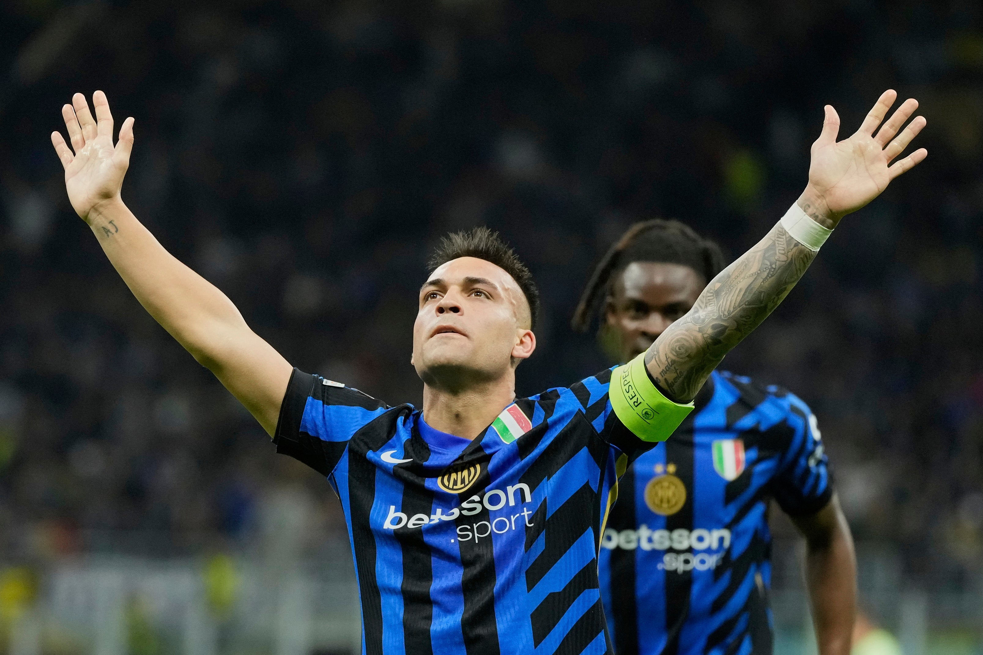 Inters Lautaro Martinez feiert das Tor gegen Barcelona (Luca Bruno/AP)
