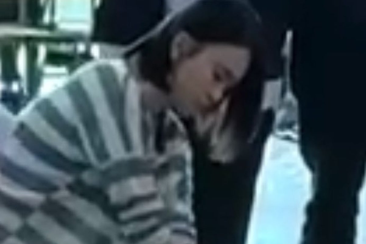 寻找在马来西亚机场拯救男子的神秘女性的家庭